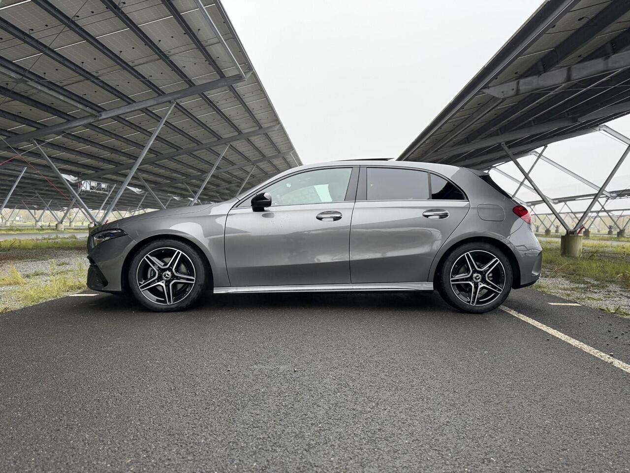 Mercedes-Benz A-KLASSE 180 Business Solution AMG | Night | Panoramaschuifdak | Sfeerverlichting | Achteruitrijcamera | MULTIBEAM LED | Stoelverwarming |