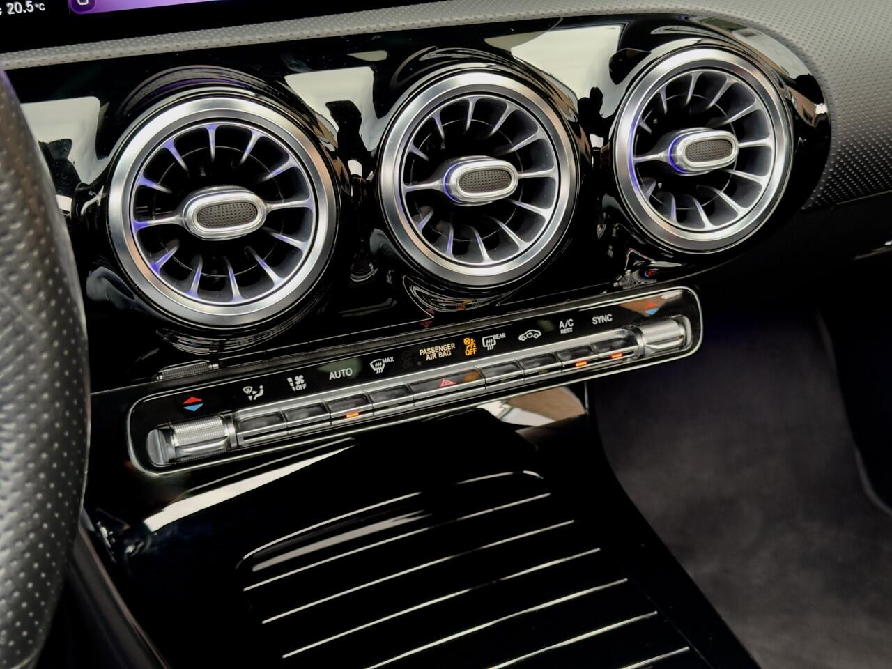 Mercedes-Benz A-KLASSE 220 AUT7 35AMG-PAKKET 285PK PANODAK LEDER CAMERA DIGI-DASH APPLE-CARPLAY LED LMV-19INCHE PDC