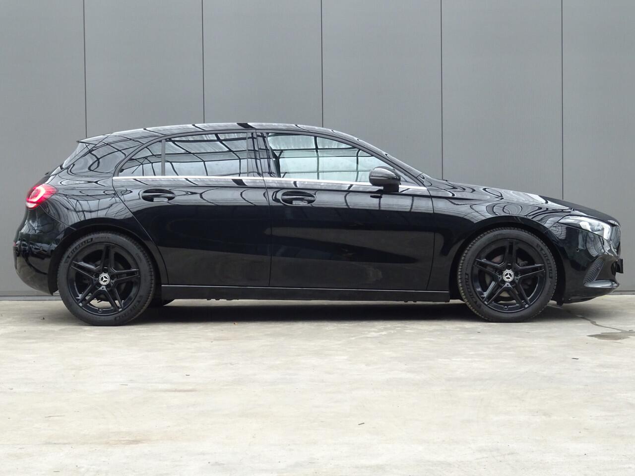 Mercedes-Benz A-KLASSE 180 Premium * 18 INCH * LEER * GR NAVI * CAMERA !!