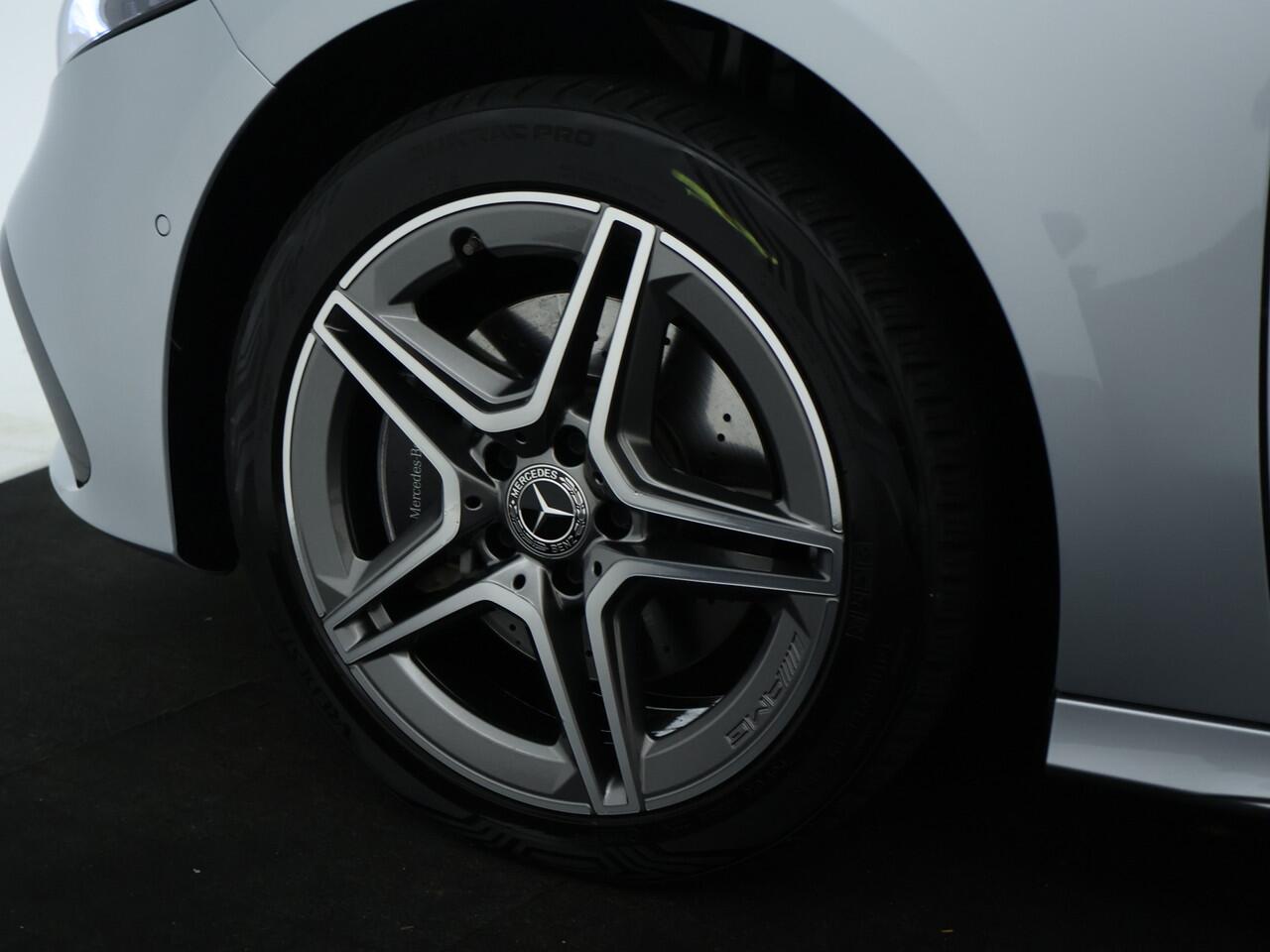 Mercedes-Benz A-KLASSE 250 e Star Edition AMG Line AMG Line | Sfeerverlichting |Achteruitrijcamera | Smartphone-integratie | Inclusief 24 maanden MB Certified garantie voor Europa.