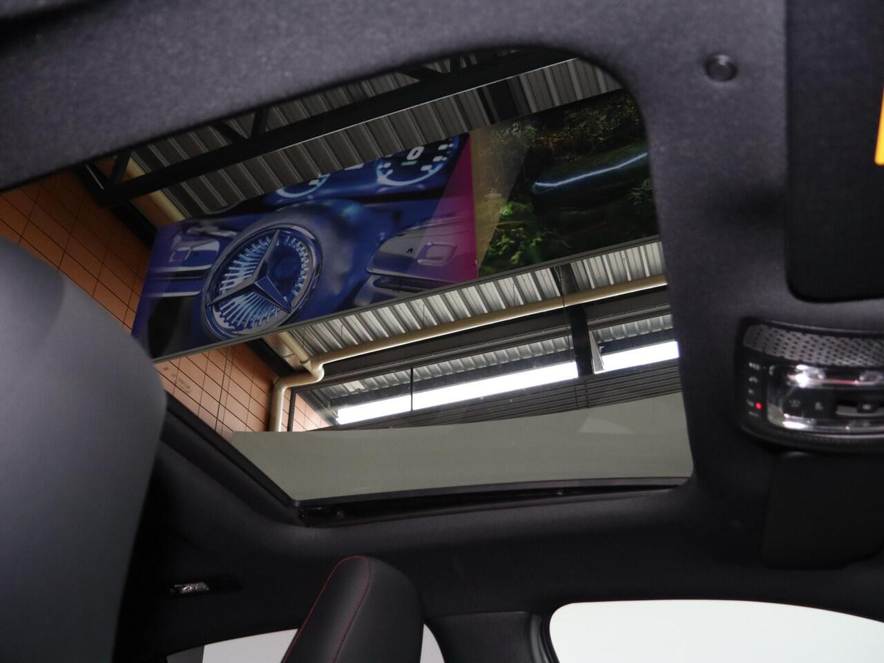 Mercedes-Benz A-KLASSE 250e Star Edition AMG Line | Night | Panoramadak | Sfeerverlichting | Stoelverwarming | Parkeercamera |