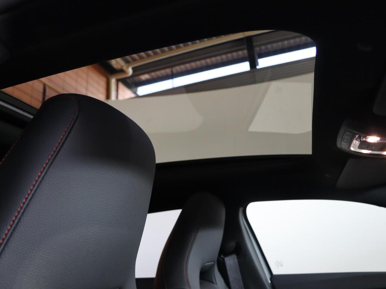 Mercedes-Benz A-KLASSE 250e Business Solution AMG | Panoramaschuifdak | Stoelverwarming | Achteruitrijcamera | MULTIBEAM LED | Nightpakket |