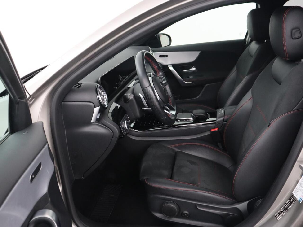 Mercedes-Benz A-KLASSE 250e AMG Limited | Carplay | Stoelverwarming | Camera | Leder/Alcantara | Navigatie | Park Assist | Sfeerverlichting | Full LED | Climate control | Widescreen | Cruise control | PHEV | Plug In