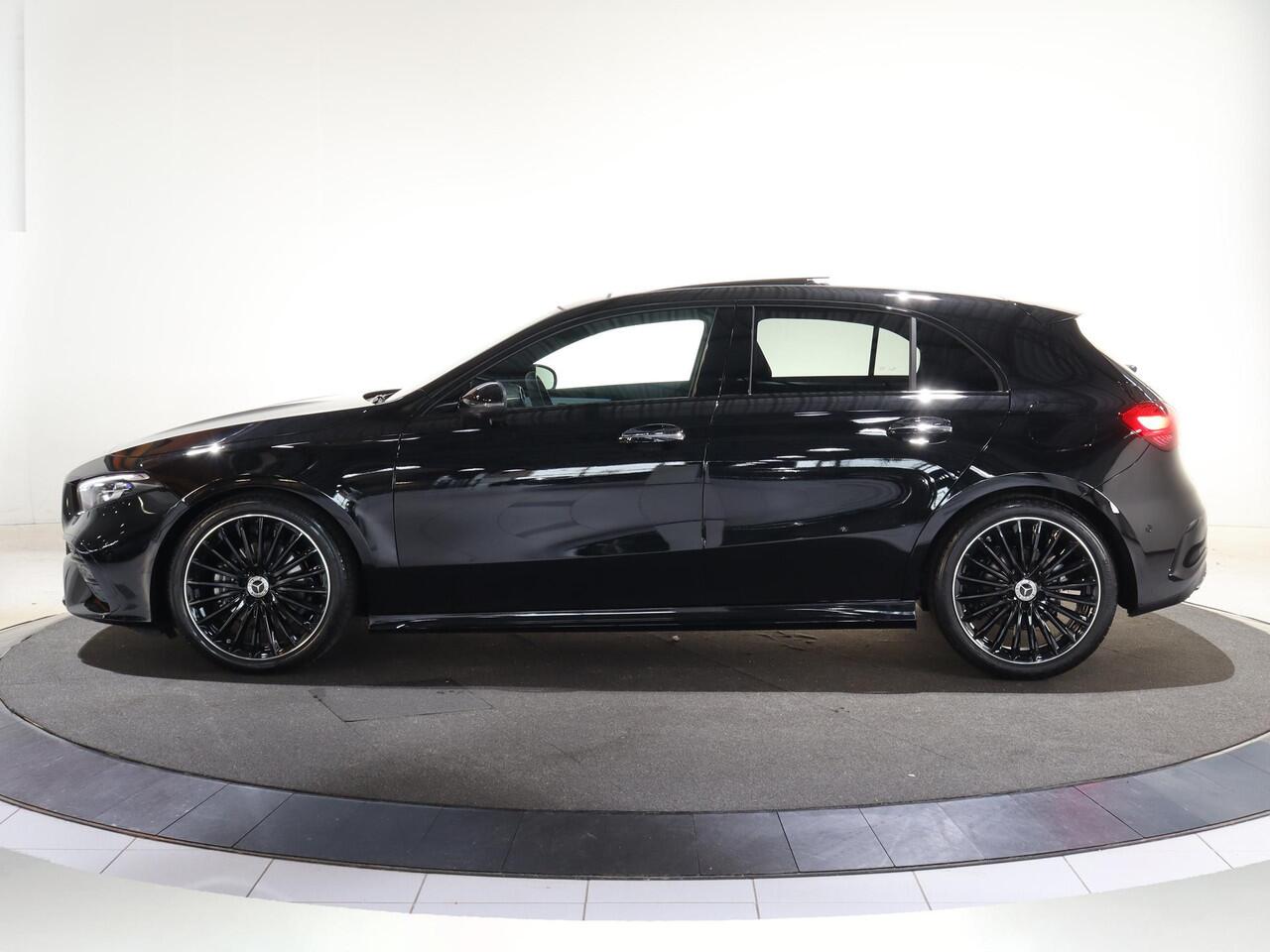 Mercedes-Benz A-KLASSE 180 Business Solution AMG | Panoramaschuifdak | Premium plus | Head-Up | Stoelverwarming | Achteruitrijcamera | MULTIBEAM LED |