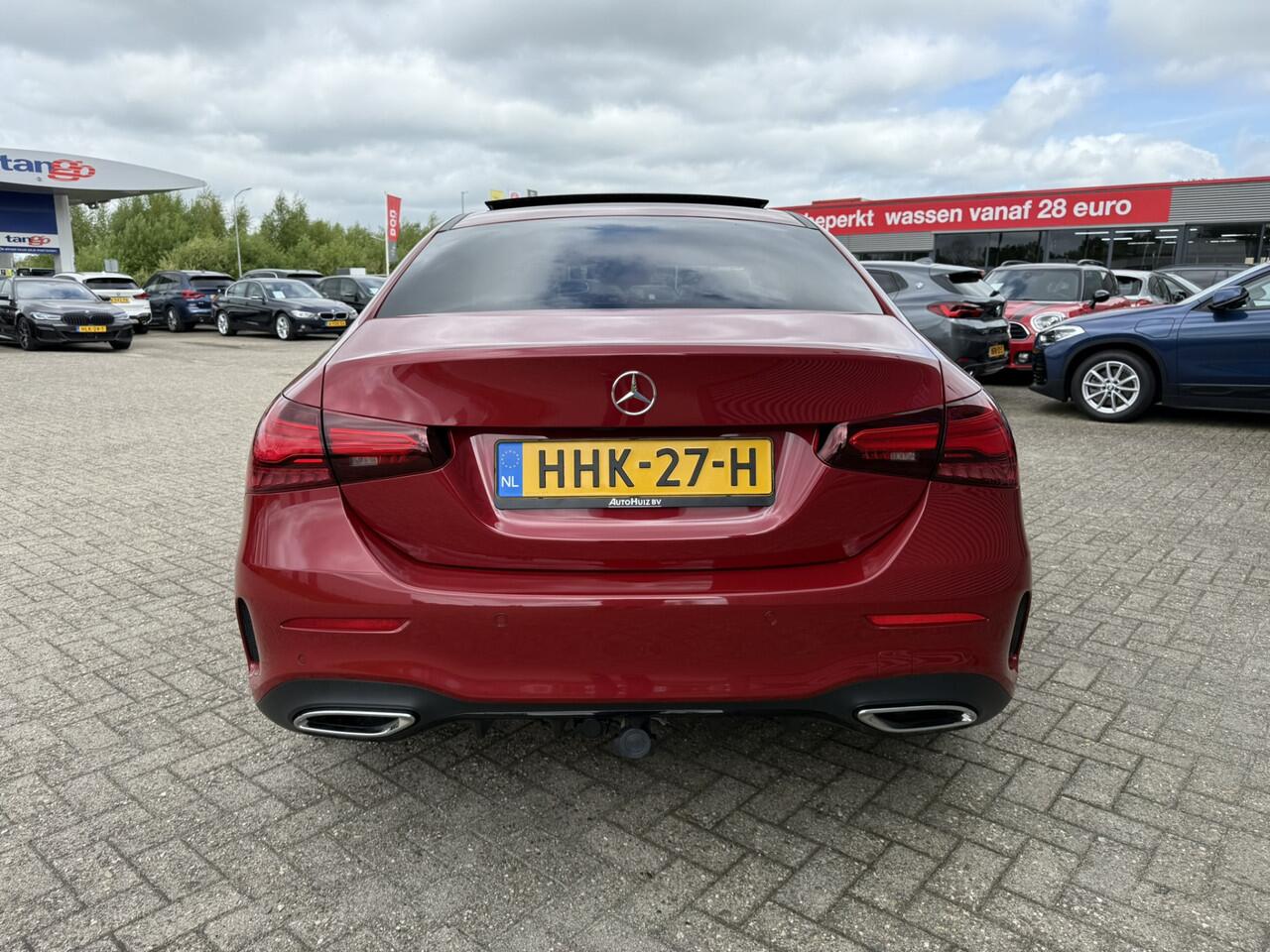 Mercedes-Benz A-KLASSE 180 AMG Line Star Edition 19 Inch Panoramadak Trekhaak Achteruitrijcamera