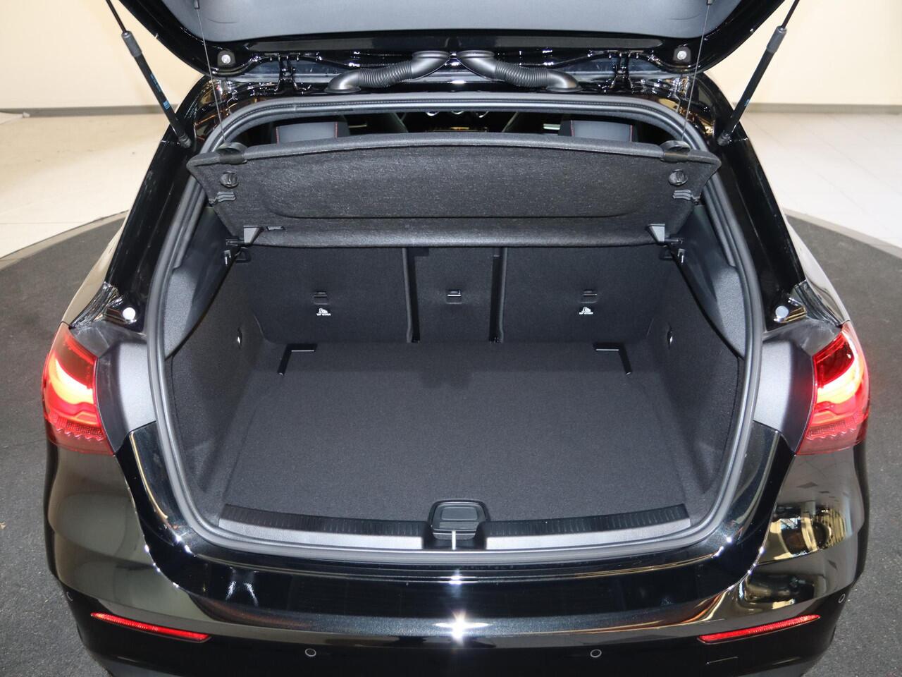 Mercedes-Benz A-KLASSE 180 Business Solution AMG | Panoramaschuifdak | Stoelverwarming | Achteruitrijcamera | MULTIBEAM LED |