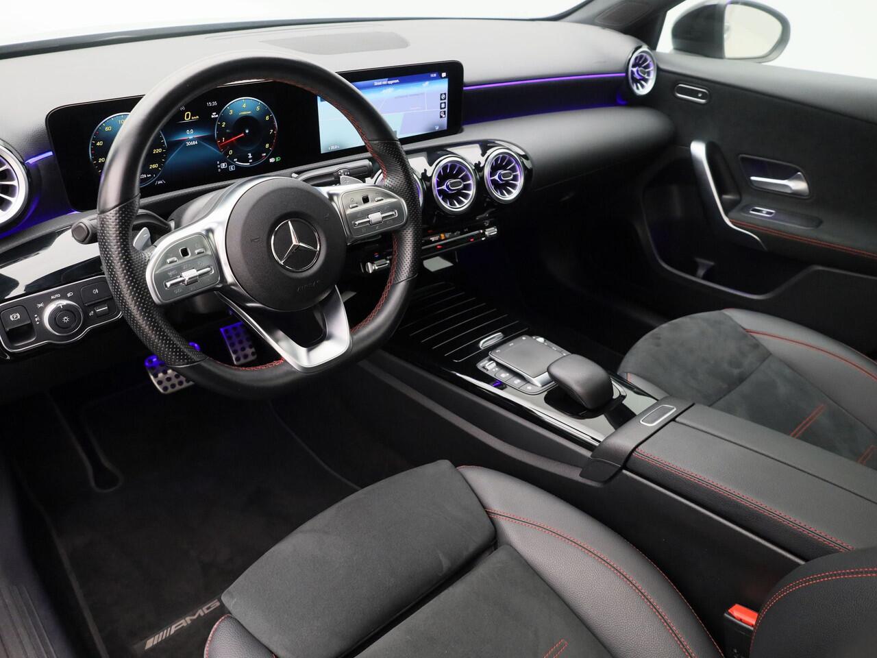 Mercedes-Benz A-KLASSE 180 AMG Line | PANO | CAMERA | KEYLESS | SFEERVERLICHTING | STOELVERW.