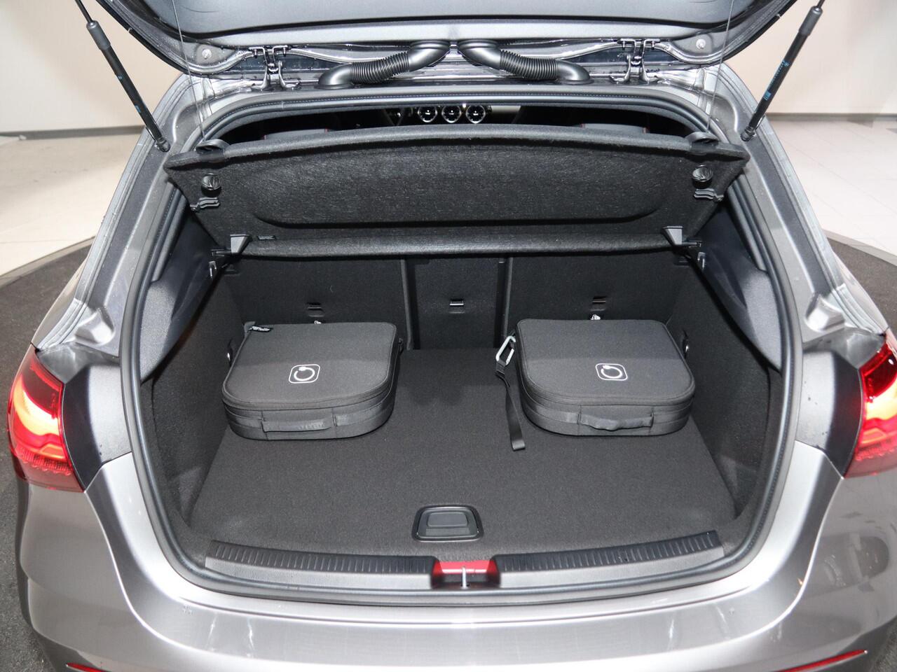 Mercedes-Benz A-KLASSE 250e Business Solution AMG | Panoramaschuifdak | Stoelverwarming | Achteruitrijcamera | MULTIBEAM LED |