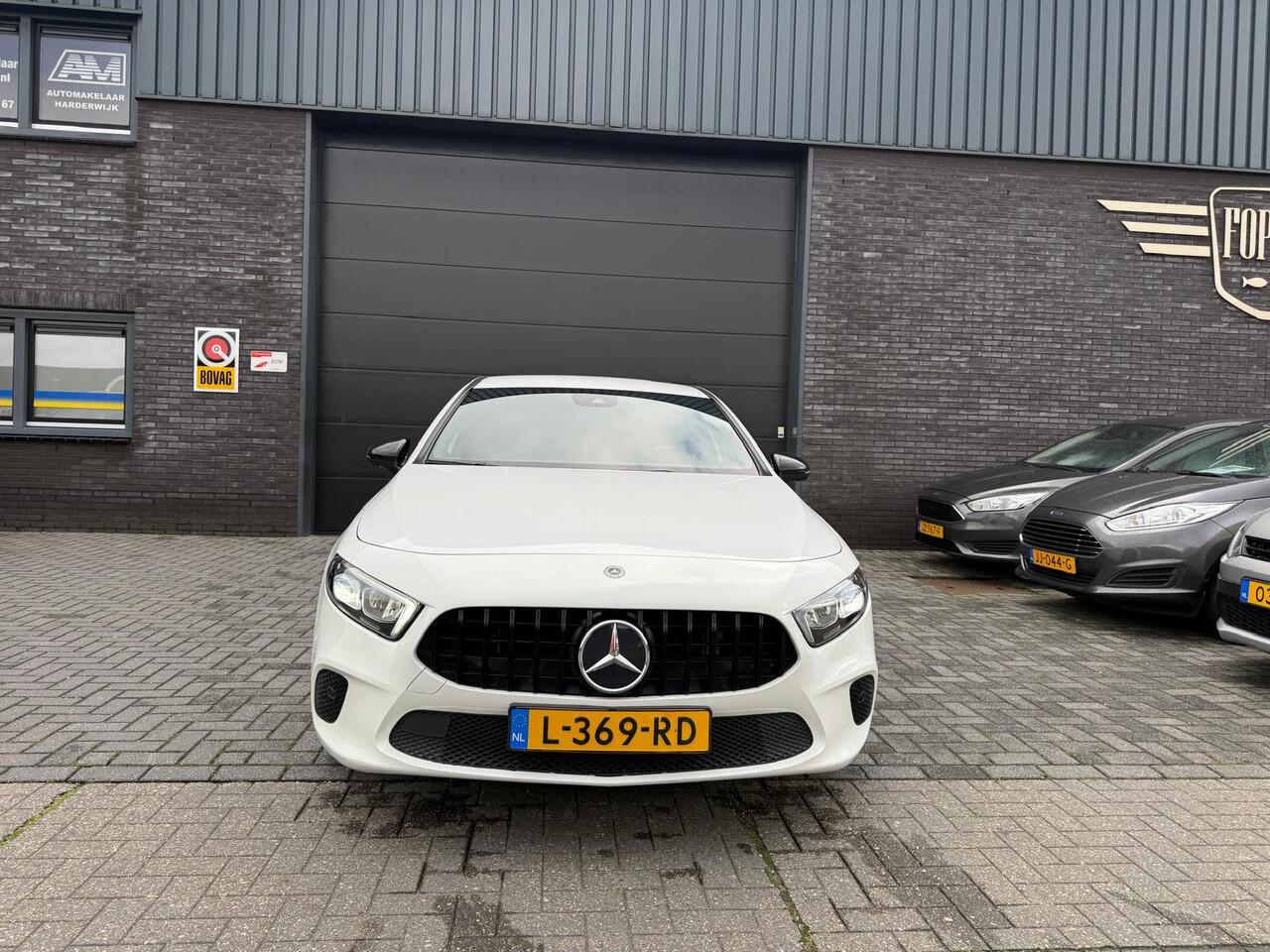 Mercedes-Benz A-KLASSE 180 Premium Plus | 12MND GARANTIE | LED | CARPLAY | NAVI | CRUISE | LMV | LEDER |