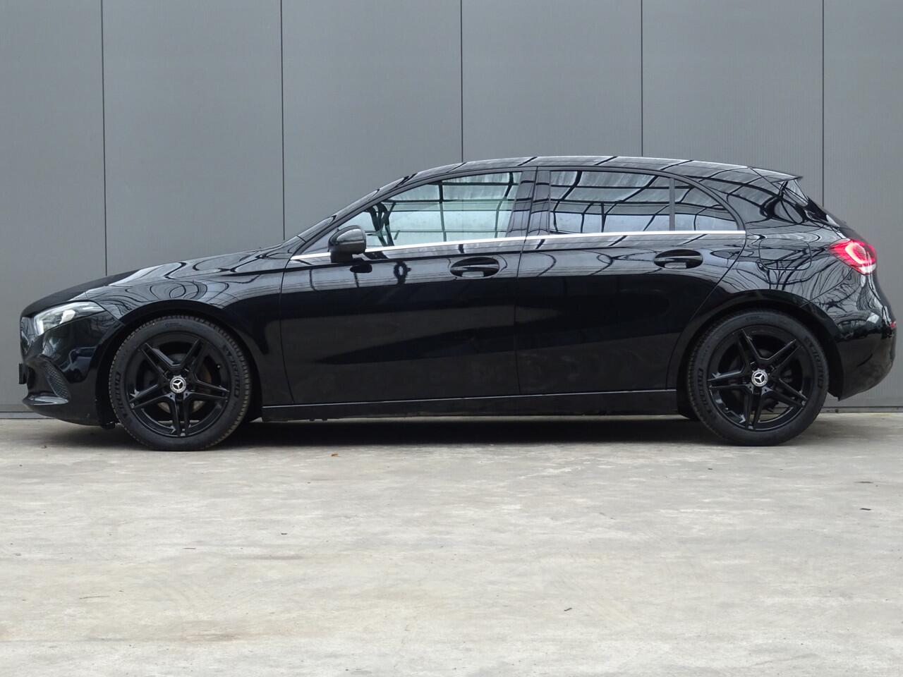 Mercedes-Benz A-KLASSE 180 Premium * 18 INCH * LEER * GR NAVI * CAMERA !!