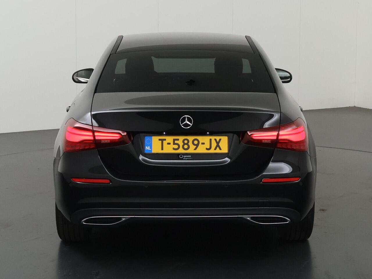 Mercedes-Benz A-KLASSE 180 Business Line | Stoelverwarming | Sfeerverlichting | Getint glas |