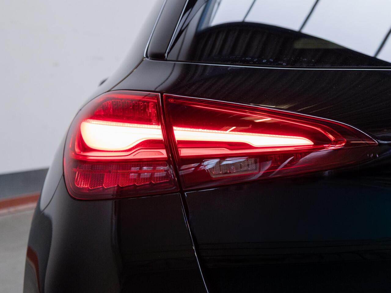 Mercedes-Benz A-KLASSE Hatchback 250 e Business Solution AMG Panorama dak