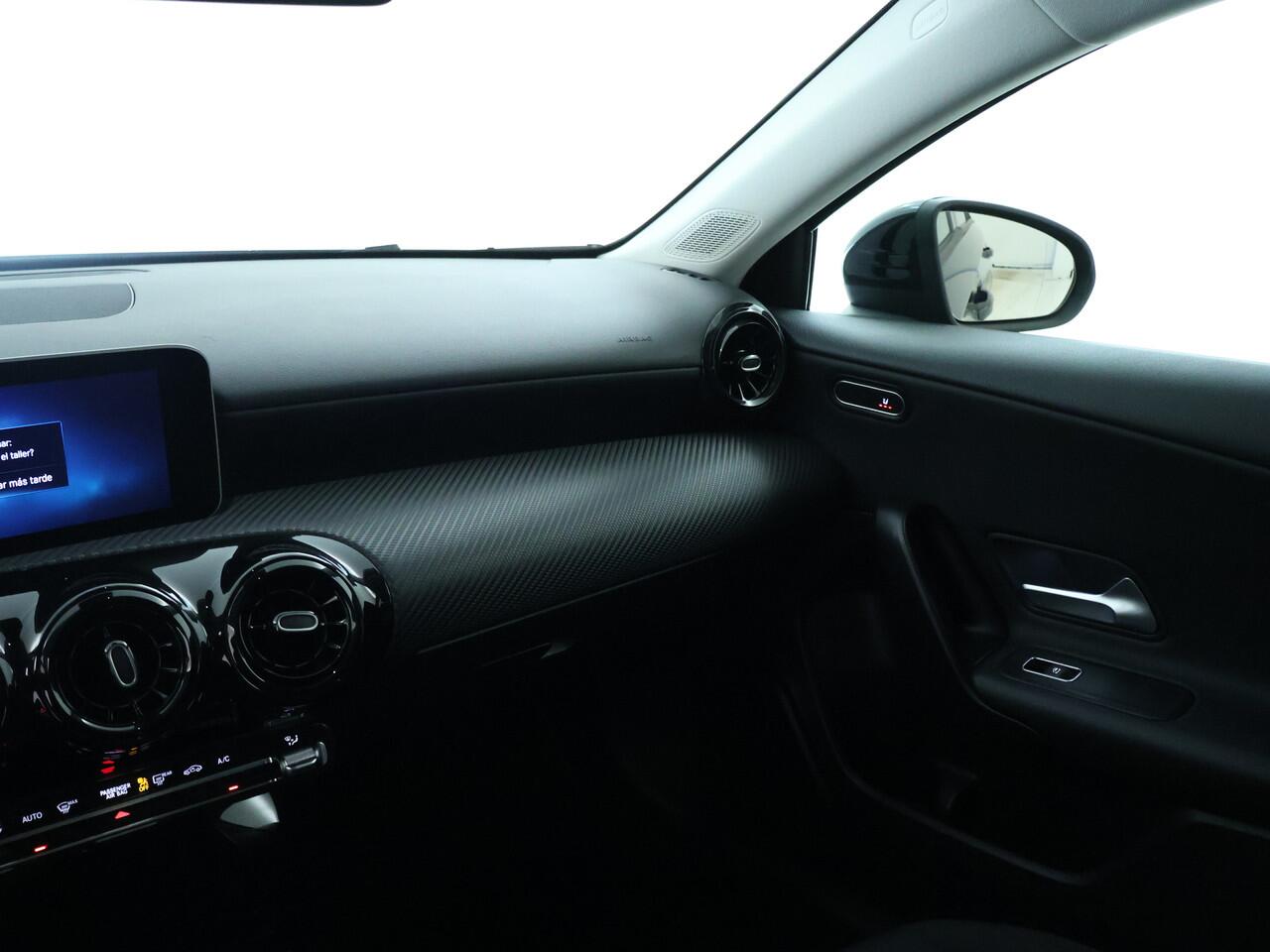 Mercedes-Benz A-KLASSE 180 Business Solution | Led koplampen | Stoelverwarming | Achteruitrijcamera | Elektrisch inklapbare buitenspiegels | Apple CarPlay. Inclusief 24 maanden MB Certified garantie voor Europa.