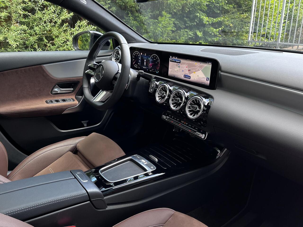 Mercedes-Benz A-KLASSE 180 AMG | Night Pakket | Panoramadak | Cruise Control