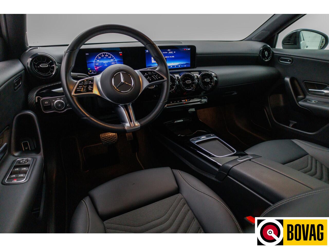 Mercedes-Benz A-KLASSE 180 Star Edition | Facelift | 1/2 Leder | Sport stoelen | Led | Cruise control | Camera | PDC V+A, Stoelverwarming