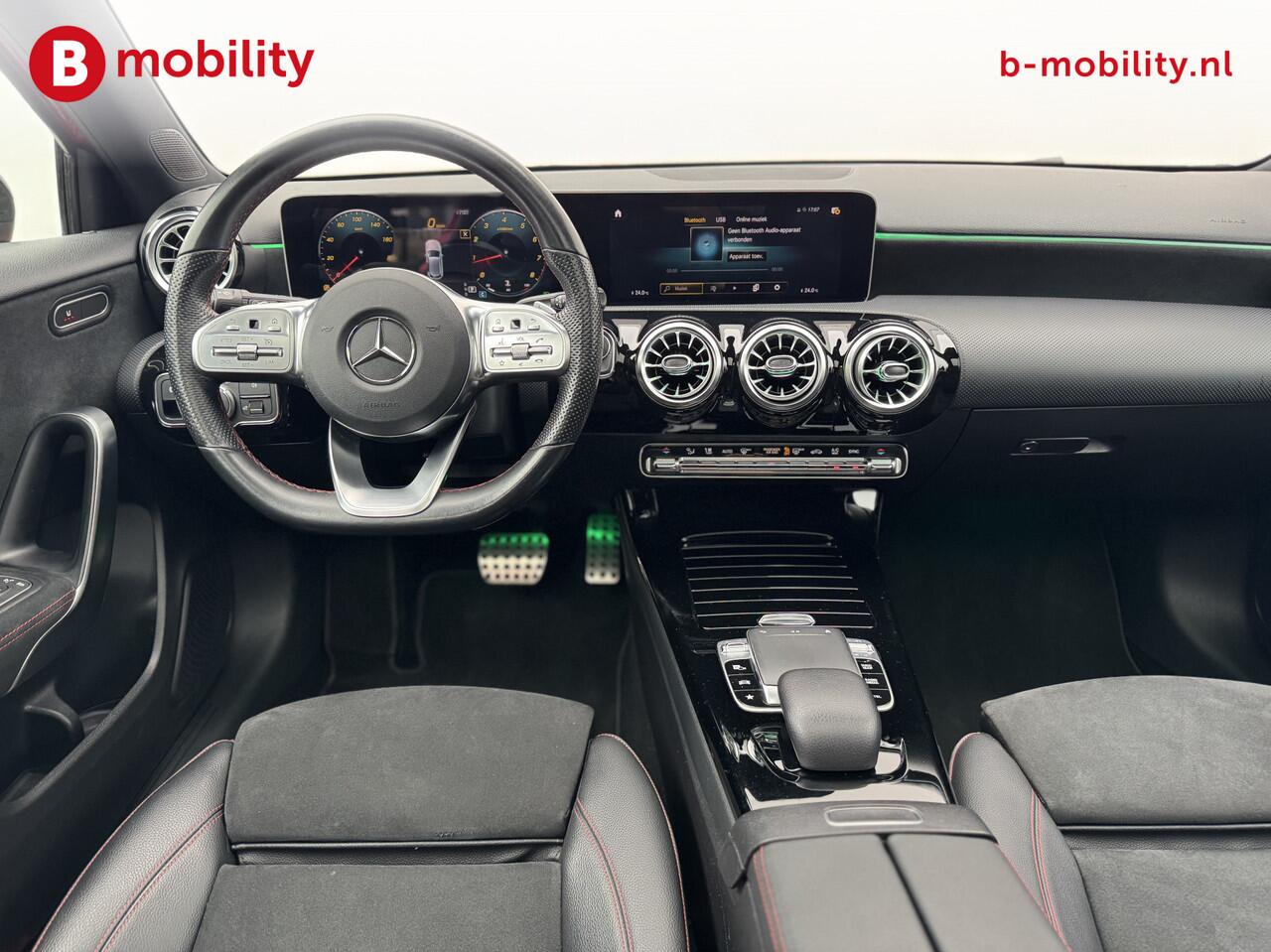 Mercedes-Benz A-KLASSE 180 Business Solution AMG Night Upgrade Automaat Schuif/Kanteldak | Stoelverwarming | Achteruitrijcamera | DAB Audio