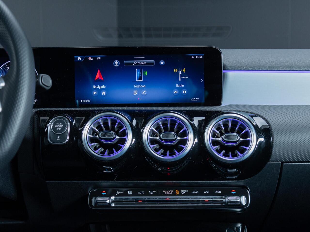 Mercedes-Benz A-KLASSE Hatchback 180 Star Edition AMG Line Panorama dak