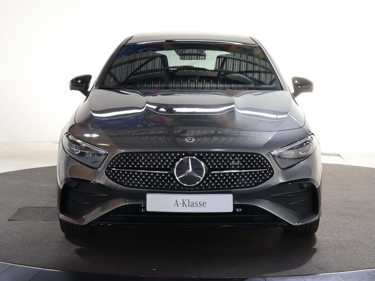Mercedes-Benz A-KLASSE 250e Business Solution AMG | Panoramaschuifdak | Premium Plus | Head-up display | Dodehoekassistent |