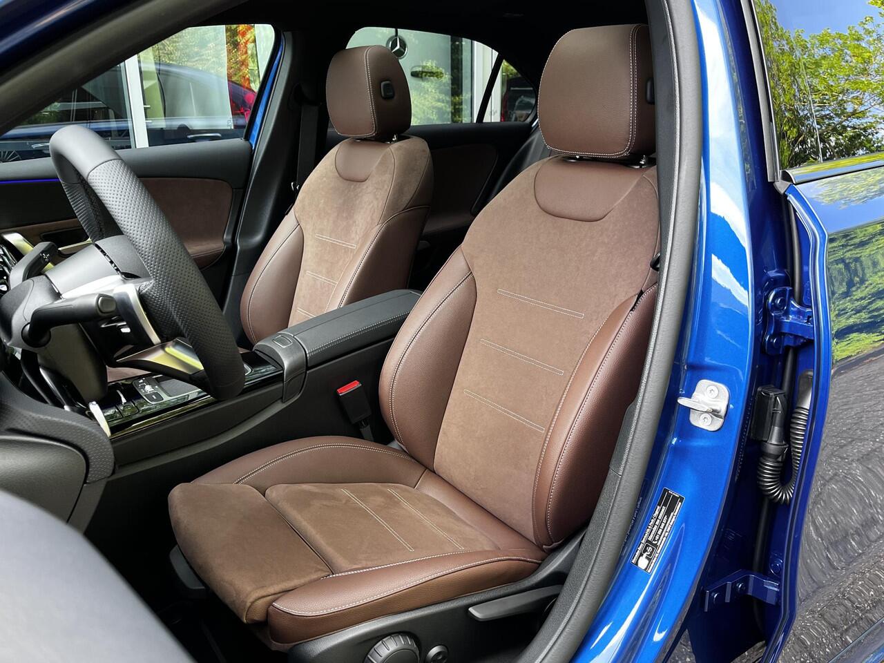 Mercedes-Benz A-KLASSE Limousine 180 Star Edition AMG | Bruin Interieur | Night Pakket | Panoramadak | MULTIBEAM LED Koplampen | Apple CarPlay | Android Auto | Sierdelen Lindehout Zwart | Sfeerverlichting | Stoelverwarming | Achteruitrijcamera