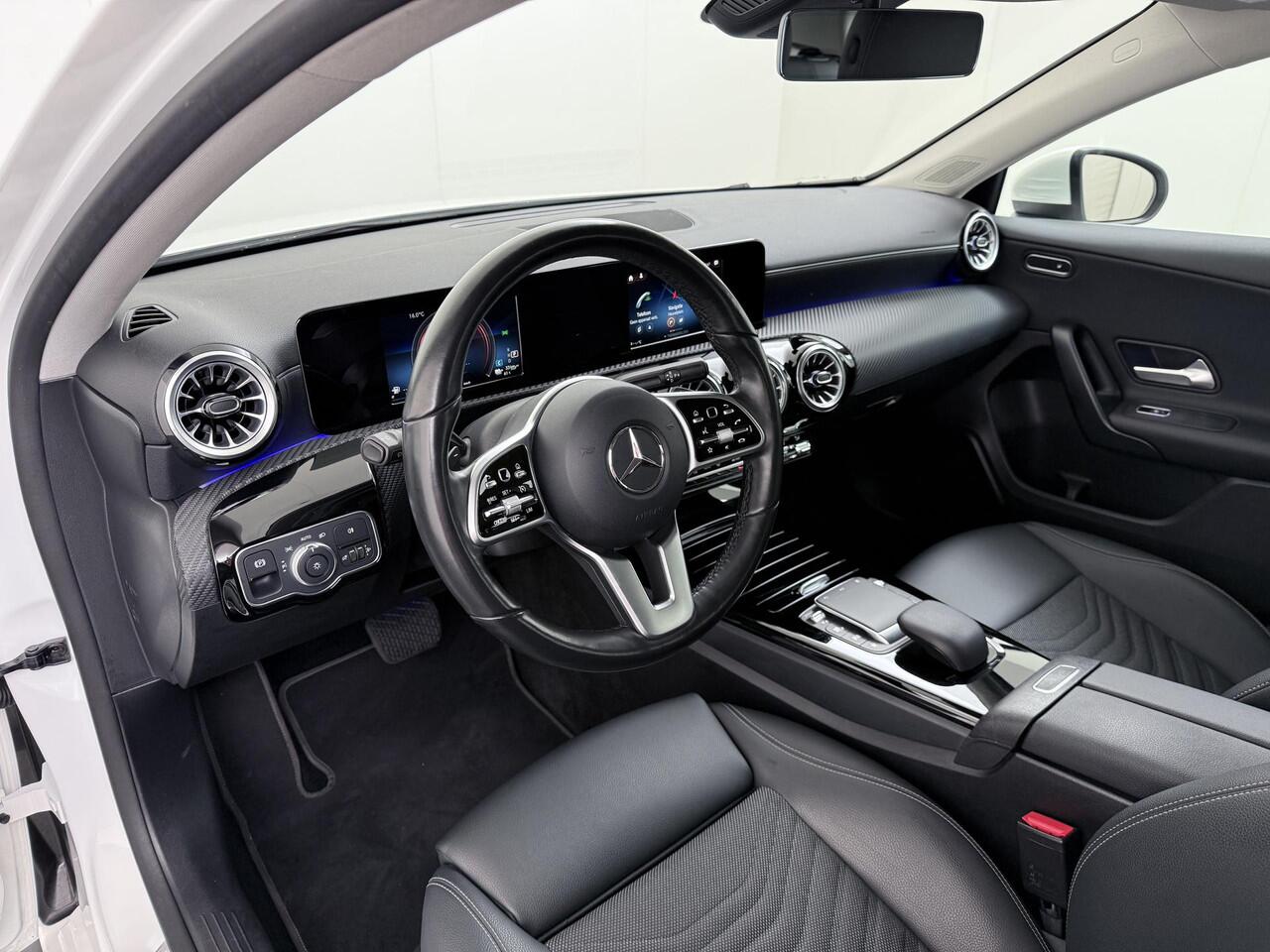 Mercedes-Benz A-KLASSE 250 e Navigatie | Sfeerverlichting | Stuurverwarming | Carplay | Stoelverwarming |