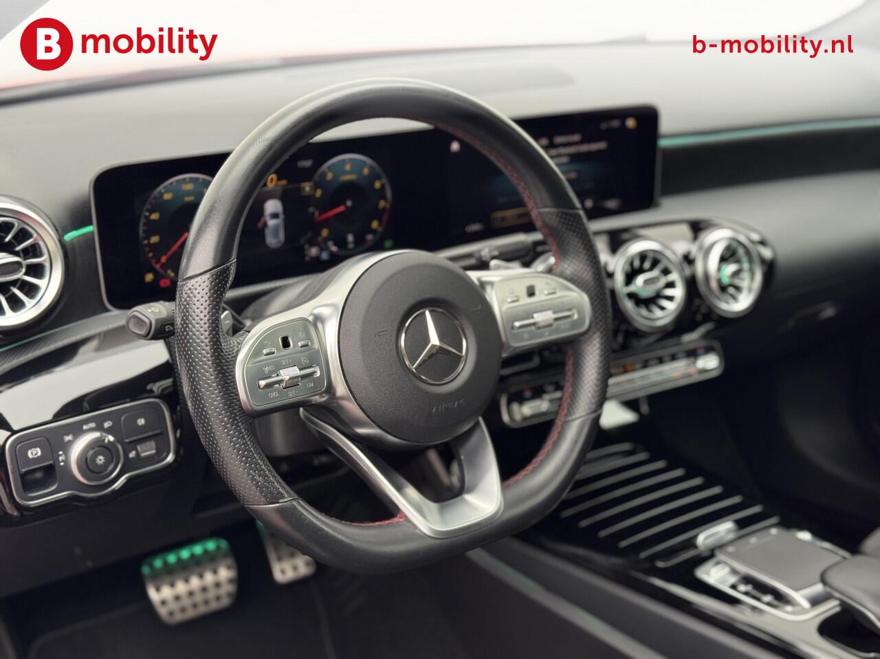 Mercedes-Benz A-KLASSE 180 Business Solution AMG Night Upgrade Automaat Schuif/Kanteldak | Stoelverwarming | Achteruitrijcamera | DAB Audio