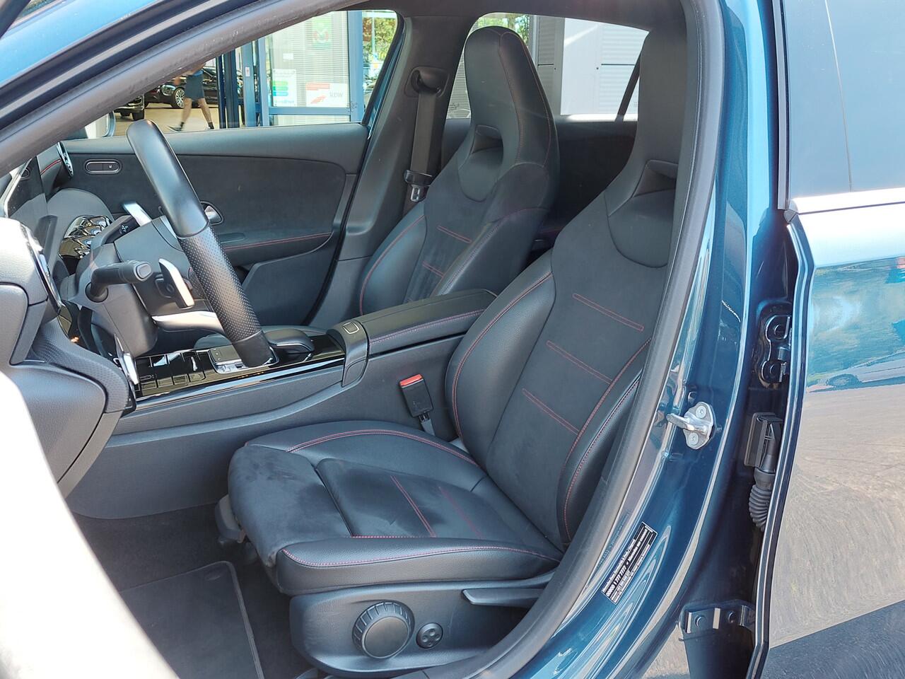 Mercedes-Benz A-KLASSE 180 136pk Automaat Business Solution AMG | Origineel NL | Navi | Apple Carplay+Android Auto | Clima | Cruise | Led Koplampen | Pdc V+A+Assist+Camera | Stoelverwarming | 18''lm