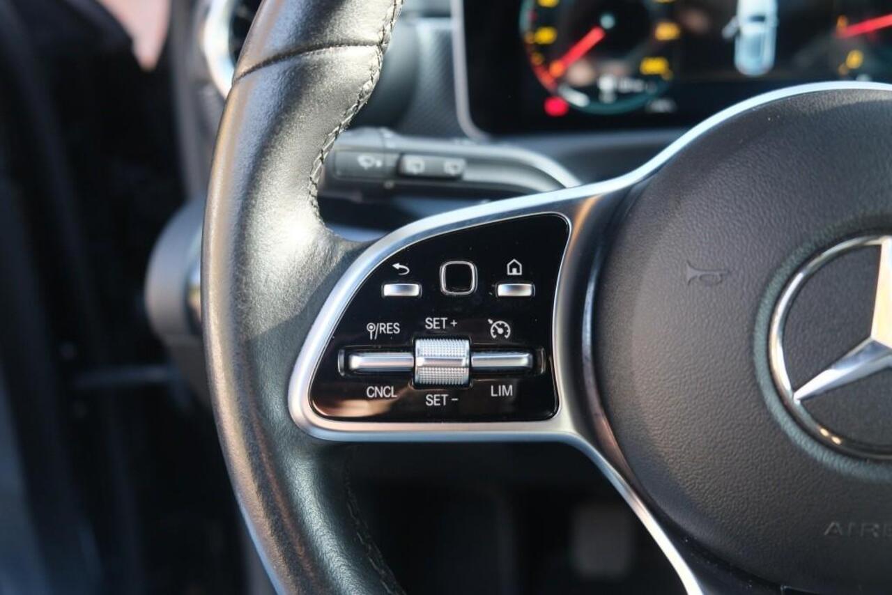 Mercedes-Benz A-KLASSE 180 136pk Business Solution | Widescreen | Climate | Cruise | Camera | Stoelverwarming | PDC