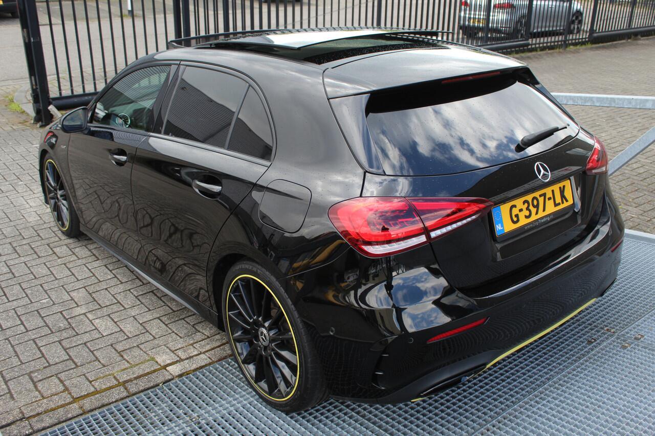 Mercedes-Benz A-KLASSE 250 Edition!! Amg pakket Automaat/Panoramadak/Digitale dash/Navigatie/Cruise control/Keyless entry+start/Matrix led koplampen/Sfeerverlichting/Stoelverwarming/Achteruitrijcamera/Parkeersensoren/Elektrisch verstelbare bestuurderstoel