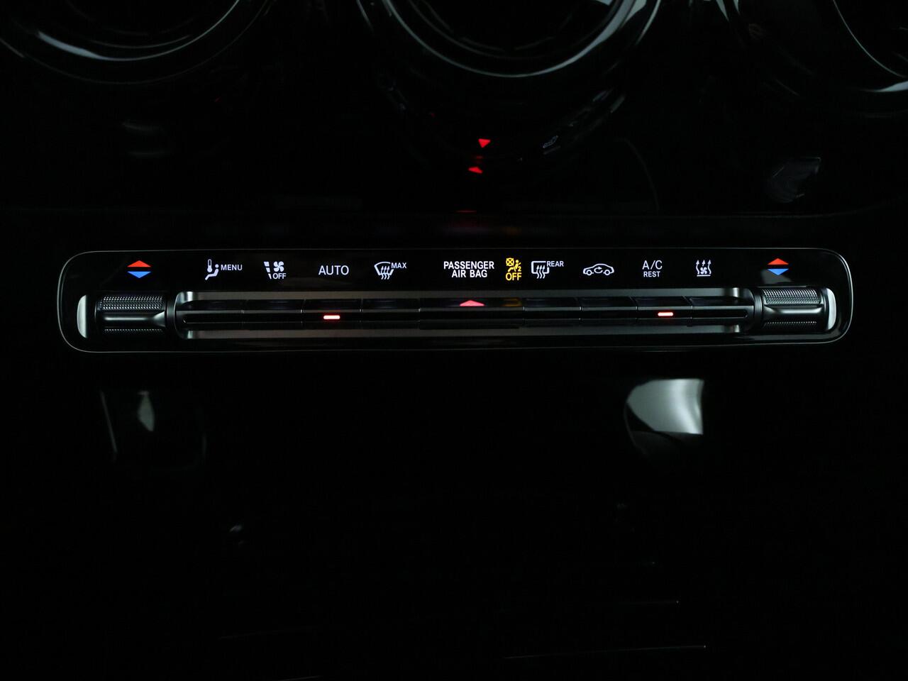 Mercedes-Benz A-KLASSE 250 e Star Edition | Trekhaak | Dodehoekassistent | Parkeerpakket met Camera | Stoelverwarming | High-performance led-koplampen | Extra USB-poorten | Spiegelpakket | Zitcomfortpakket |