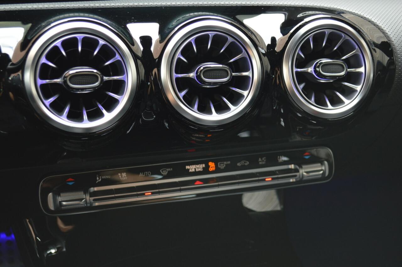 Mercedes-Benz A-KLASSE 250 e AMG Led Distronic Head-Up Camera 360 Night Keyless Pdc