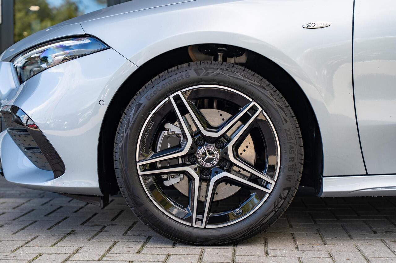 Mercedes-Benz A-KLASSE 250e Business Solution AMG | Panoramaschuifdak | Night pakket | Achteruitrijcamera | Stoelverwarming | MULTIBEAM LED |