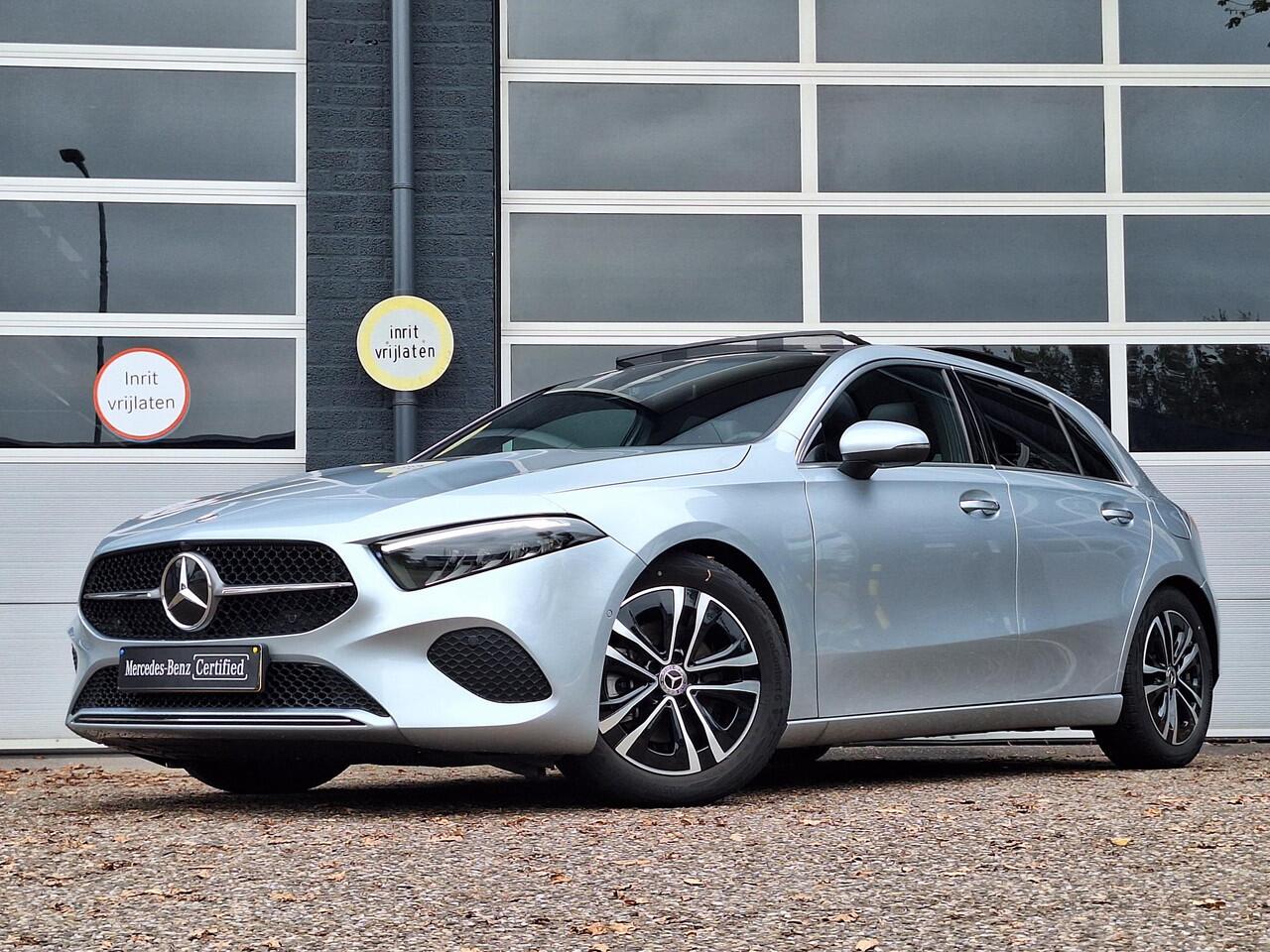 Mercedes-Benz A-KLASSE 180 Star Edition Luxury | Panoramadak | Trekhaak | Achteruitrijcamera | Dodehoekassistent | Donkergetint Glas Achter | Sfeerverlichting | Stoelverwarming | Keyless-GO | Parkeersensoren | Elektrisch Inklapbare Buitenspiegels