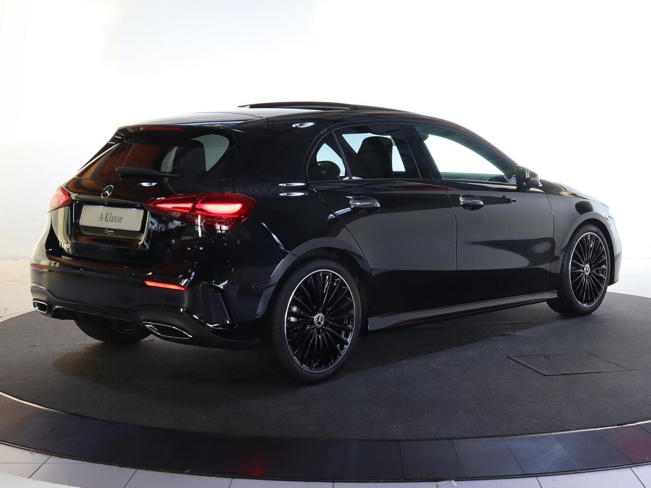 Mercedes-Benz A-KLASSE 180 Business Solution AMG | Panoramaschuifdak | Premium plus | Head-Up | Stoelverwarming | Achteruitrijcamera | MULTIBEAM LED |