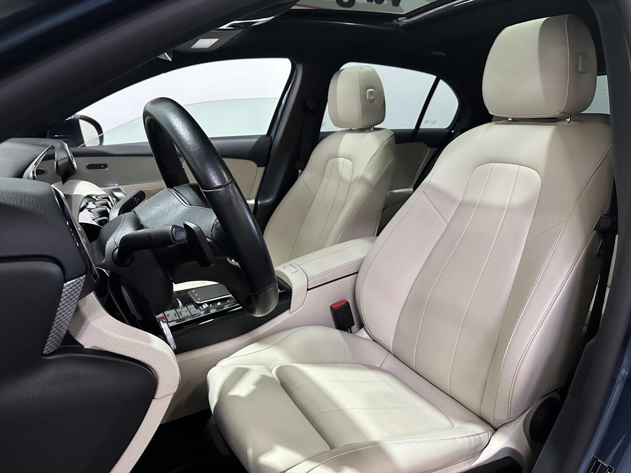 Mercedes-Benz A-KLASSE 200 Luxury Line - Pano / Carplay / Camera / Dodehoek