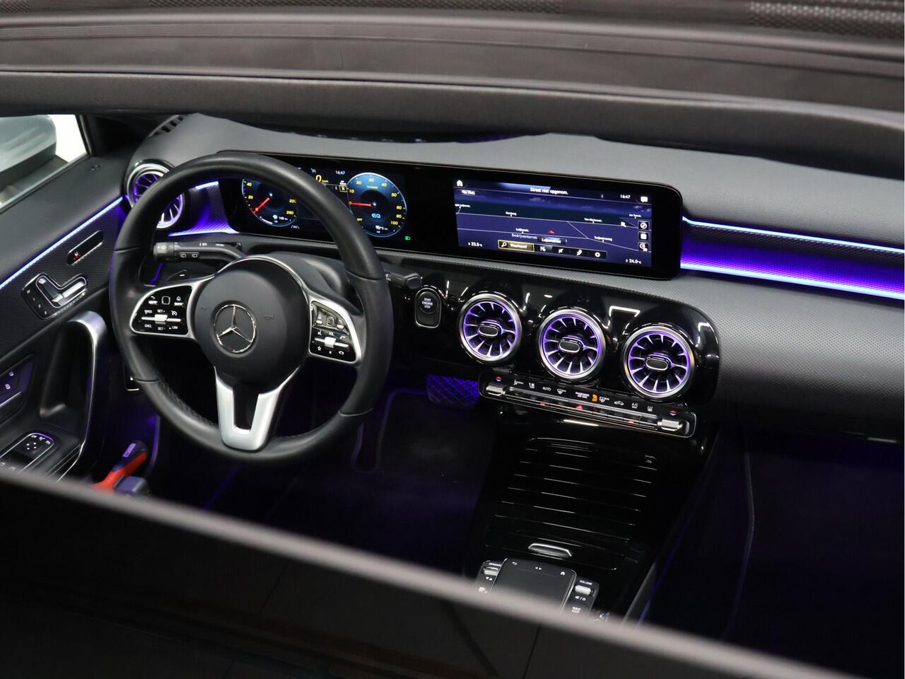 Mercedes-Benz A-KLASSE 250 e Sport [SCHUIFKANTELDAK, LED, CAMERA, MEMORY SEATS, APPLE CARPLAY, BURMESTER SOUND, ANDROID, VOL LEDER, NIEUWSTAAT]