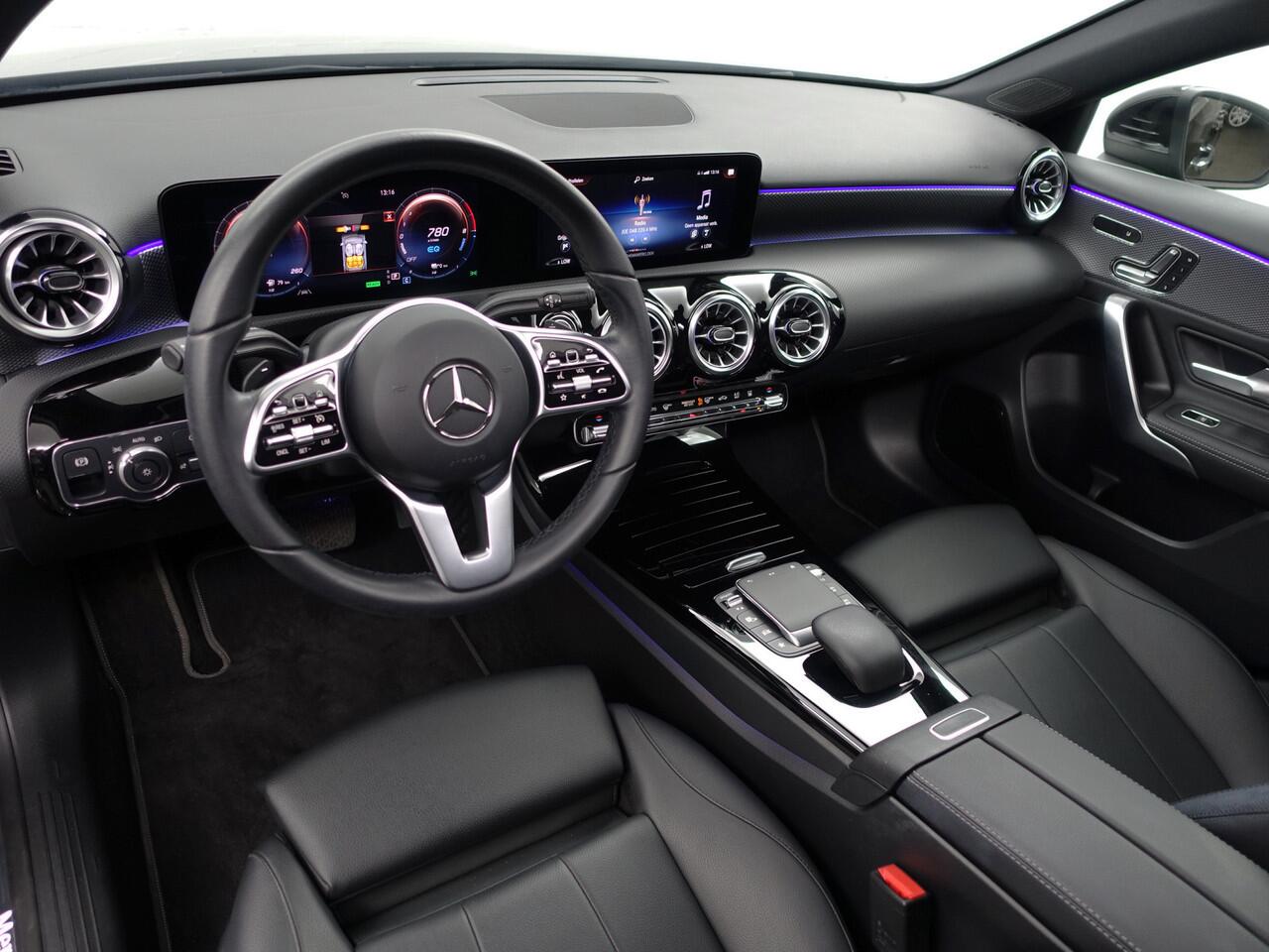 Mercedes-Benz A-KLASSE 250 e AMG Prestige Plus Aut- Panoramadak, 2x Memory, Sfeerverlichting, Carplay, Android Auto, Zitcomfort