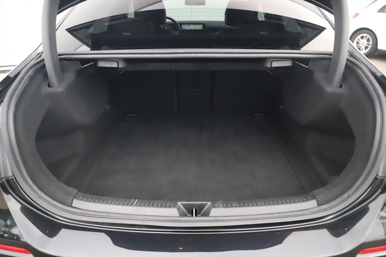 Mercedes-Benz A-KLASSE 180 d Business Solution Automaat Half Leder Sportstoelen Widescreen Navigatie Carplay Android Clima Cruise Achteruitrijcamera Getint Glas