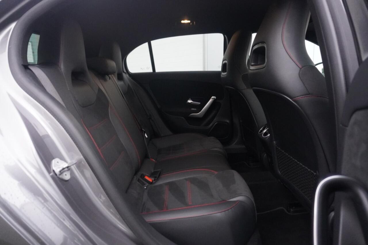 Mercedes-Benz A-KLASSE 180 Bns-Solution AMG Widescreen | Sfeerverlichting | Camera | Le