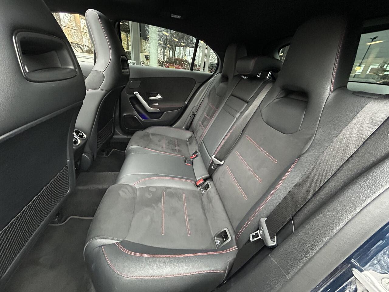 Mercedes-Benz A-KLASSE 180 Business Solution AMG | Panoramadak | Carplay/Android | Sfeerverlichting