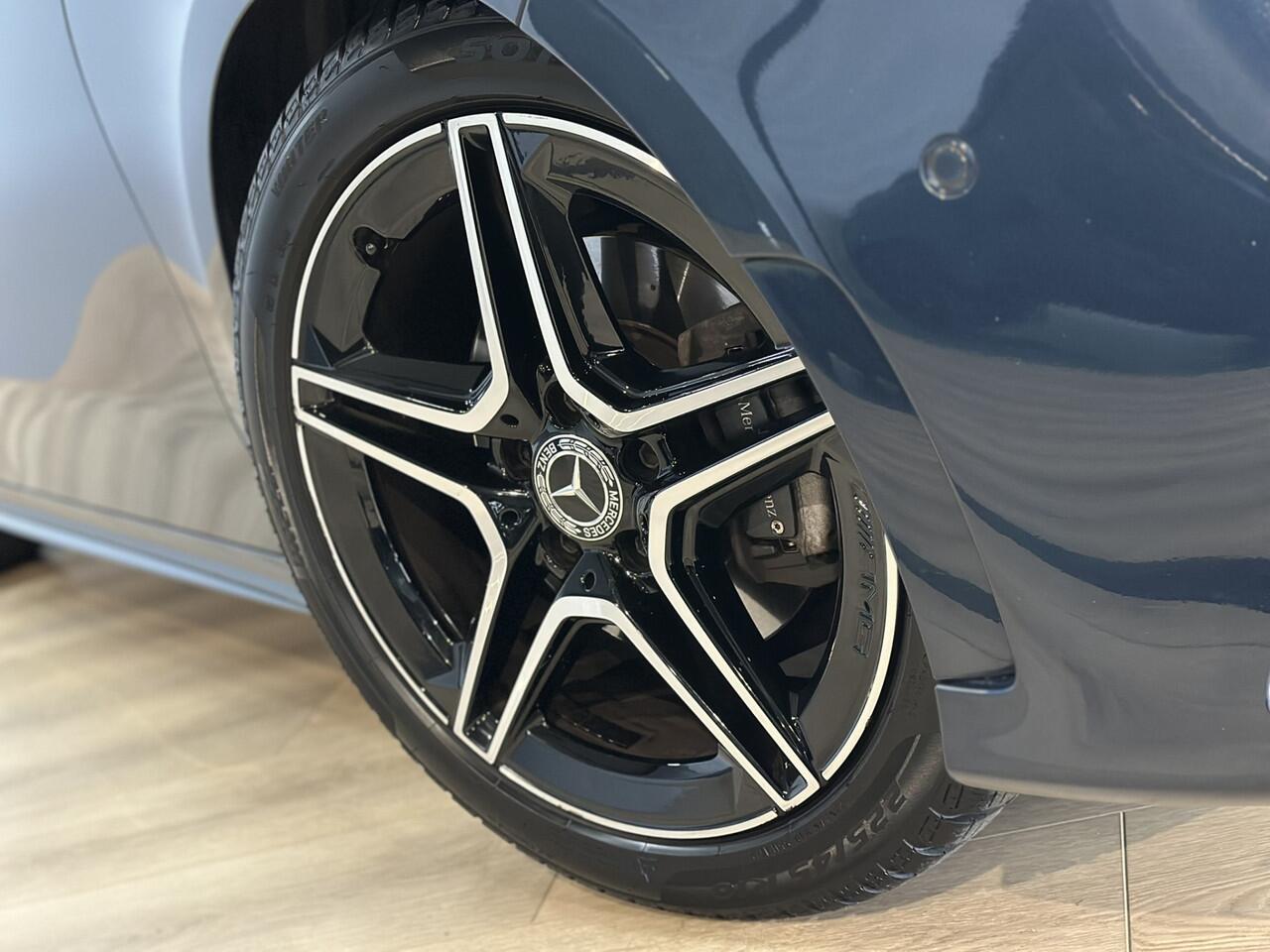 Mercedes-Benz A-KLASSE 180 Business Solution AMG Line | Panorama | LED | Camera | Sfeer | Apple Carplay | Widescreen | DAB | Cruise Control | Apple Carplay | Isofix |