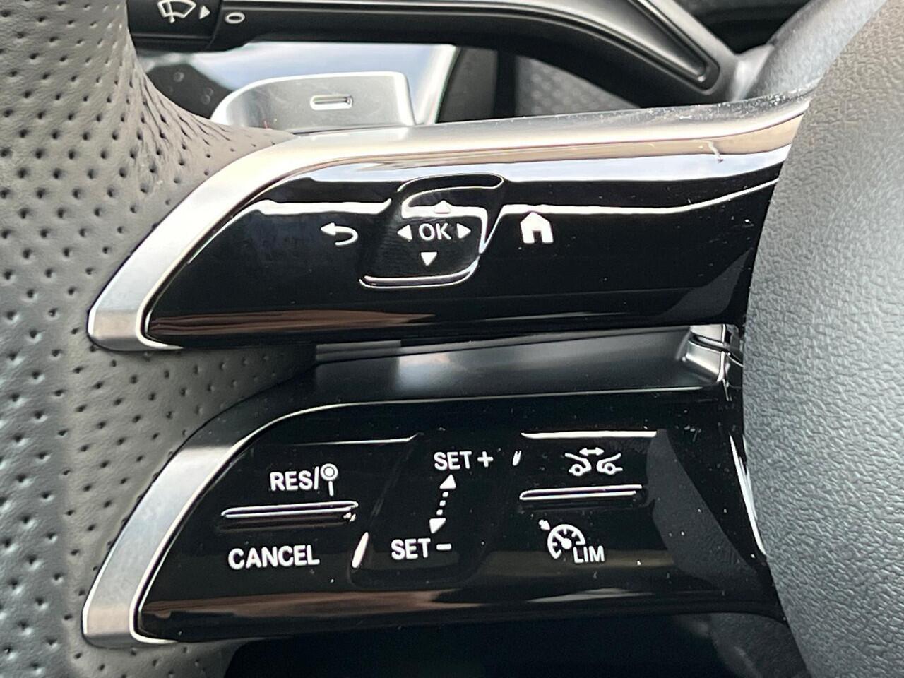 Mercedes-Benz A-KLASSE 200 AMG Line | Panoramadak | Burmester