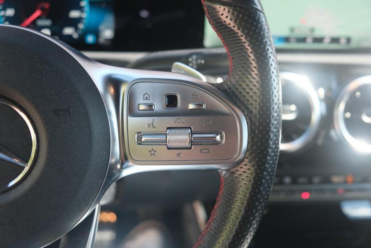 Mercedes-Benz A-KLASSE 200 163pk Aut. Business Solution AMG | Navi | Climate | Cruise | Camera | Stoelverwarming | PDC