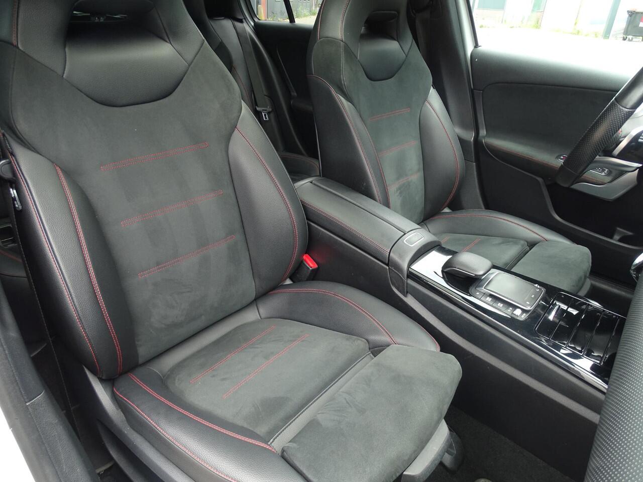 Mercedes-Benz A-KLASSE 180 Business Solution AMG PANORAMADAK|SFEERVERLICHTING|LED PAKKET|ACHTERUIT RIJ CAMERA|NAVIGTAIE| ELECTRISCHE STOELEN|STOEL VERWARMING| CRUISE CONTROL ADAPTIEF MET STOP&GO EN STUURHULP|