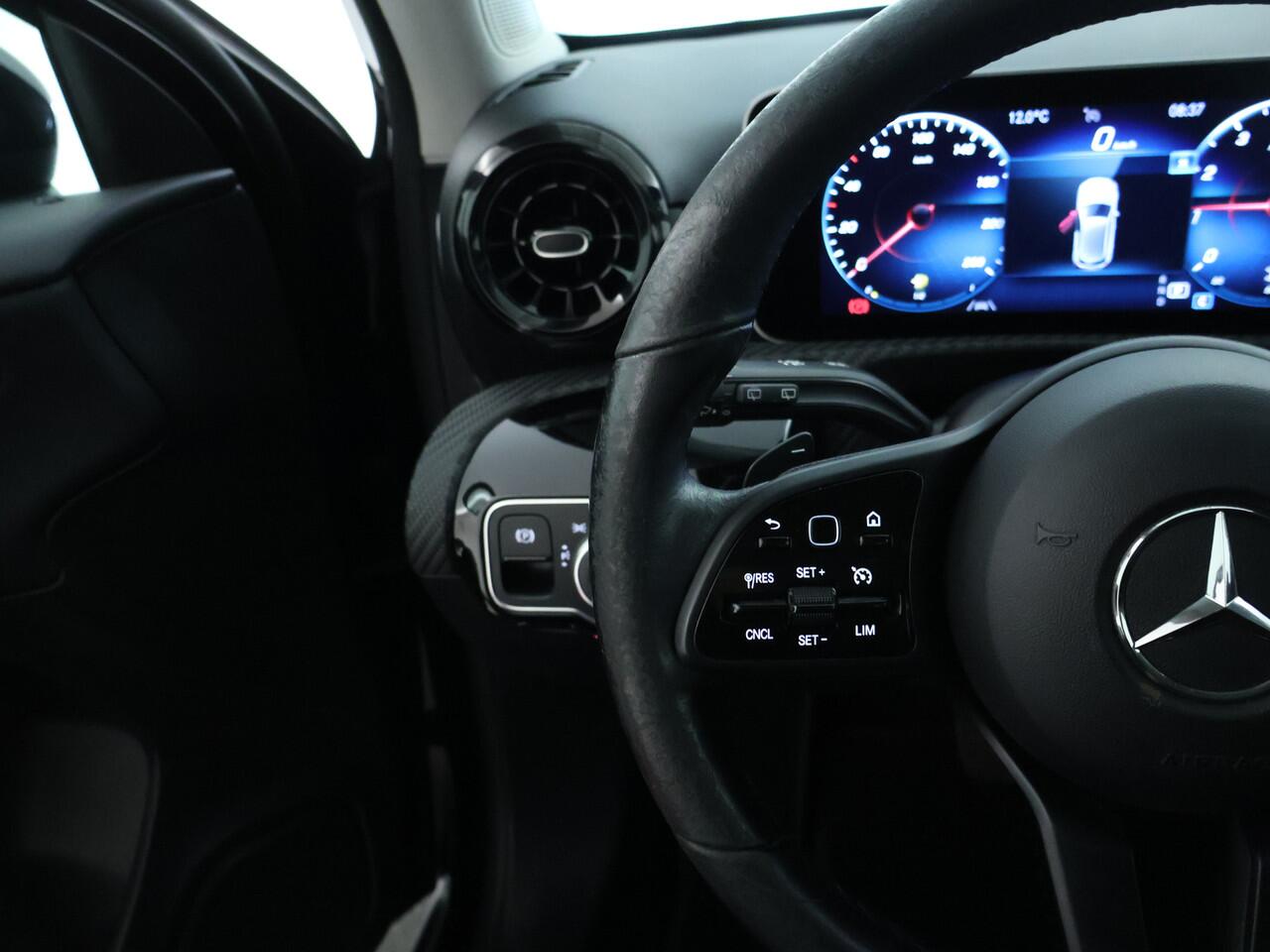 Mercedes-Benz A-KLASSE 180 Business Solution | Led koplampen | Stoelverwarming | Achteruitrijcamera | Elektrisch inklapbare buitenspiegels | Apple CarPlay. Inclusief 24 maanden MB Certified garantie voor Europa.