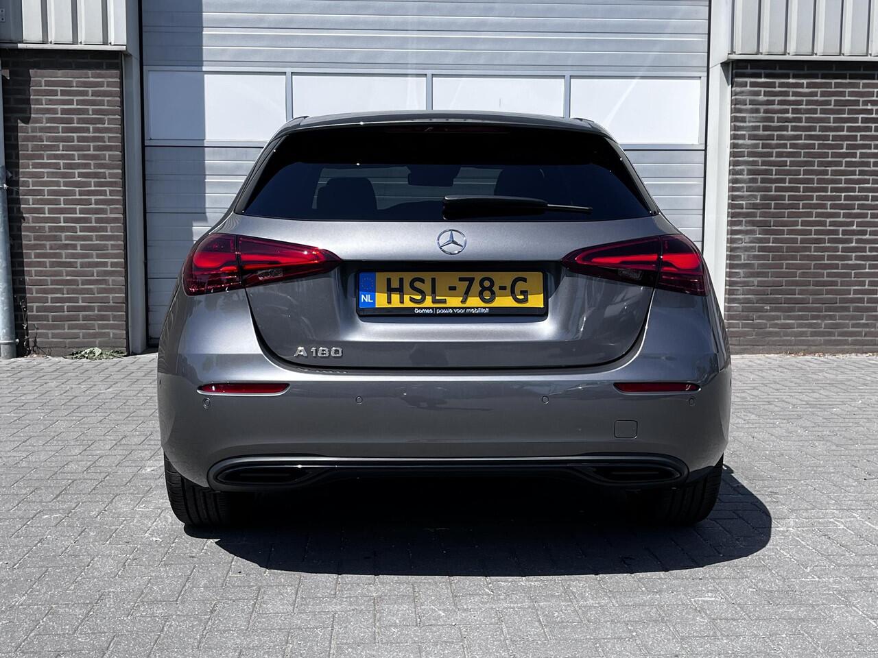 Mercedes-Benz A-KLASSE 180 Star Edition Luxury | Panoramadak | Night Pakket | Dodehoekassistent | Sfeerverlichting | Stoelverwarming | Parkeersensoren | Achteruitrijcamera | Elektrisch Inklapbare Buitenspiegels