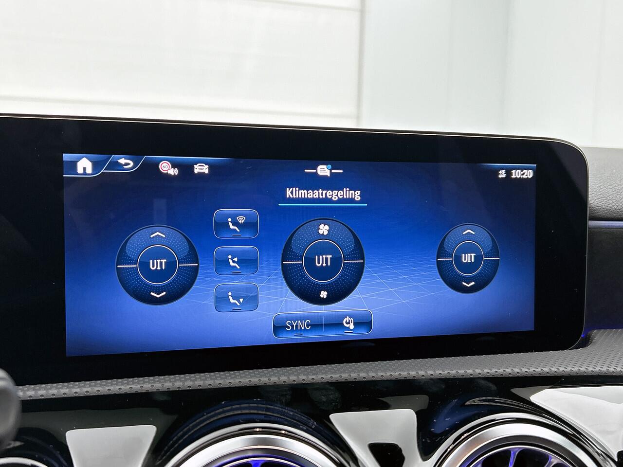 Mercedes-Benz A-KLASSE 180 Business Solution AMG | Nightpakket | Antidiefstalpakket URBAN GUARD PLUS | Panoramaschuifdak | Multibeam LED | Smartphone-integratie | Stoelverwarming voor |