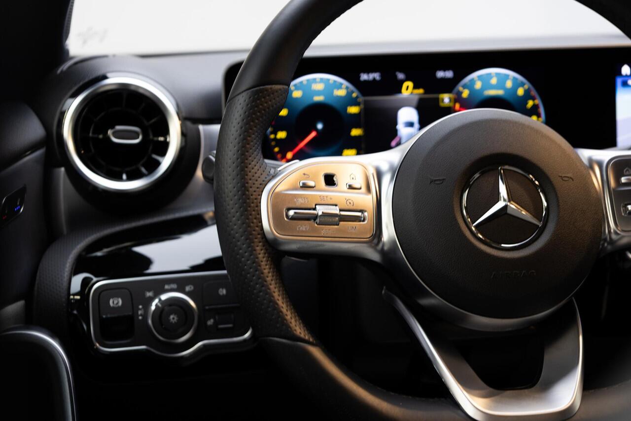 Mercedes-Benz A-KLASSE 250 e | AMG | Burmester | Leder |