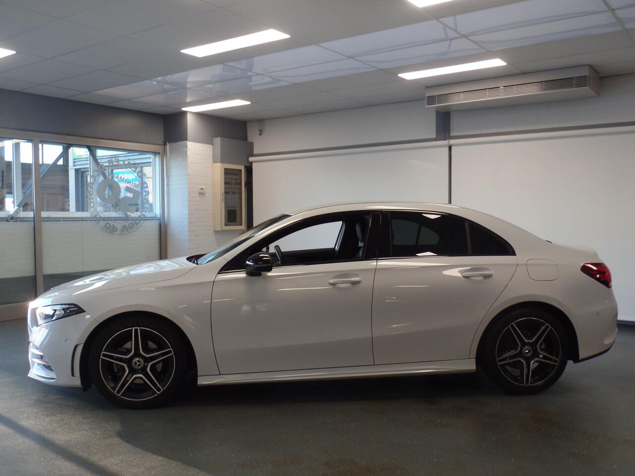 Mercedes-Benz A-KLASSE 180 Business Solution AMG, Automaat, Full options, Amg pakket!!, Navigatie, Achteruitrijcamera, Clima controle, Cruise controle, Stoel verwarming, Sportstoelen Alcantara/ Leder, Lm velgen Amg 18'', 37.000km!!, Nederlandse auto!! Bovag afleverpakket 695,-