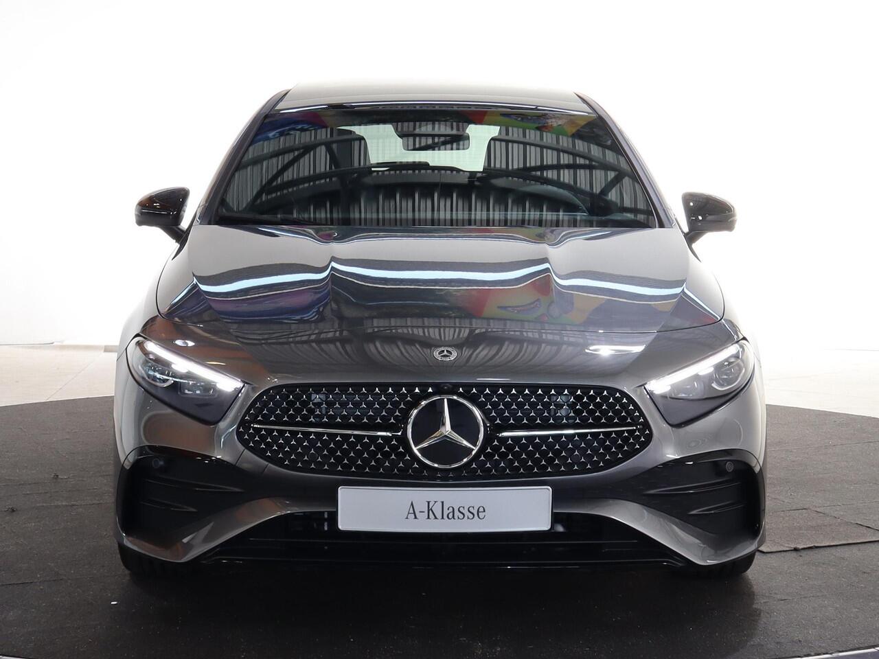 Mercedes-Benz A-KLASSE 180 Business Solution AMG | Panoramaschuifdak | Head-up display | Premium Plus pakket | Nightpakket | 360° camera | Dodehoekassistent |