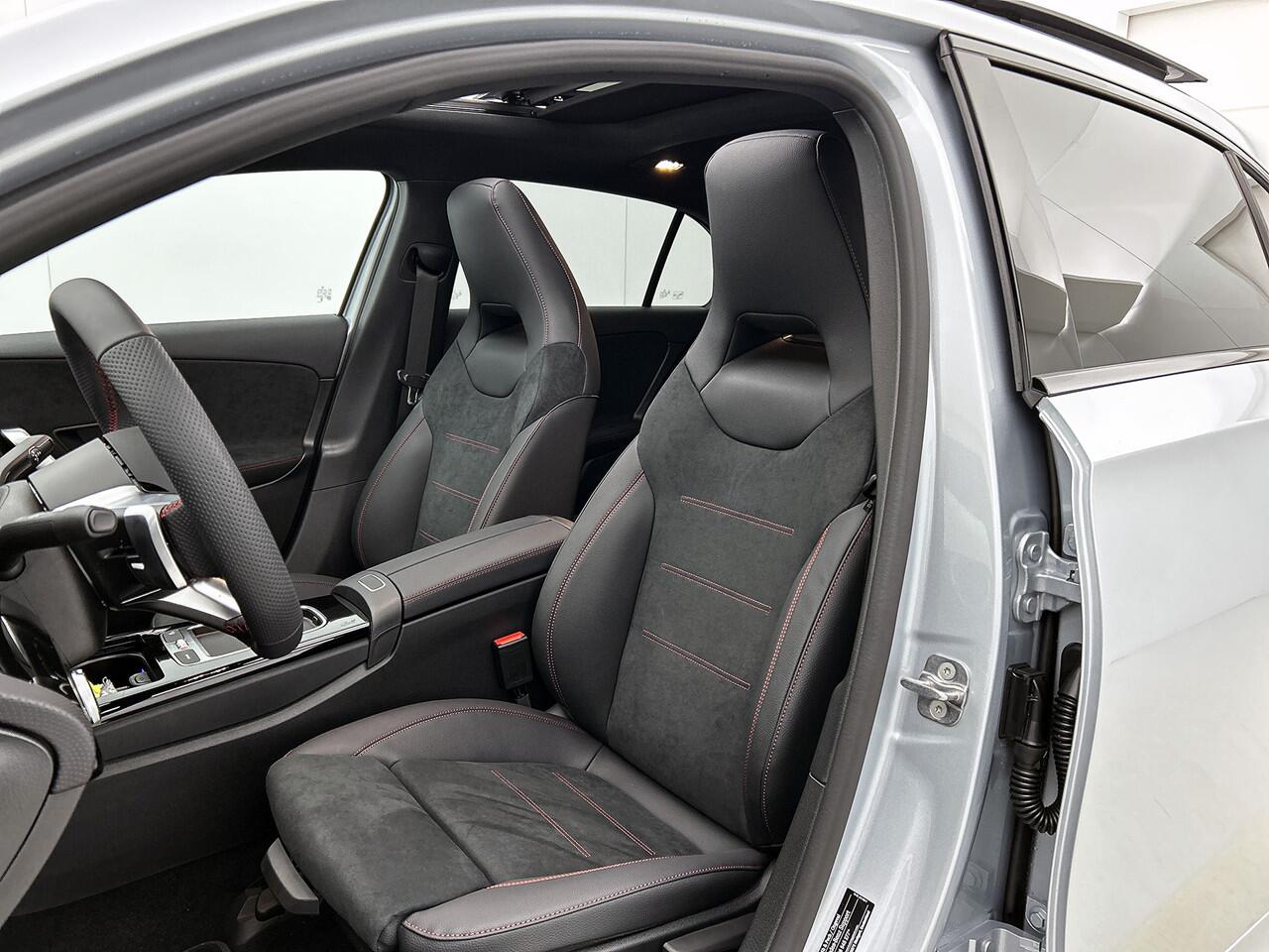 Mercedes-Benz A-KLASSE 250 e Business Solution AMG | Nightpakket | Panoramaschuifdak | Multibeam LED | Stoelverwarming voor | Smartphone integratie | KEYLESS GO | Extra USB-poorten |